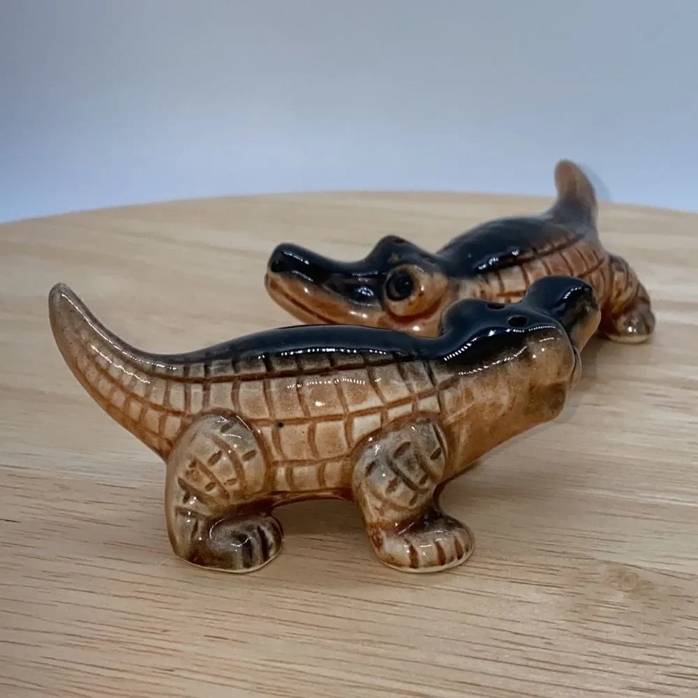 Vintage Elvin Crocodile Salt and Pepper Shakers Ceramic Hand Painted